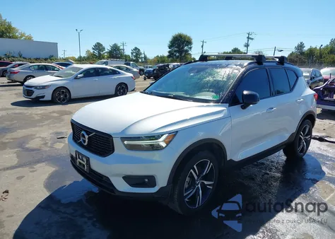 2021 Volvo Xc40 T5 R-Design z USA, uszkodzony, nr VIN YV4162UM1M2404976
